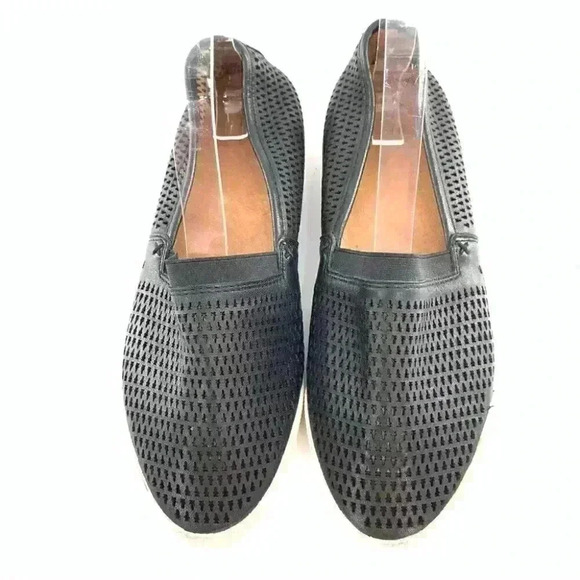 Frye womens flats Melanie size 7.5 black lamb leather perforated lip on loafers - Picture 1 of 13